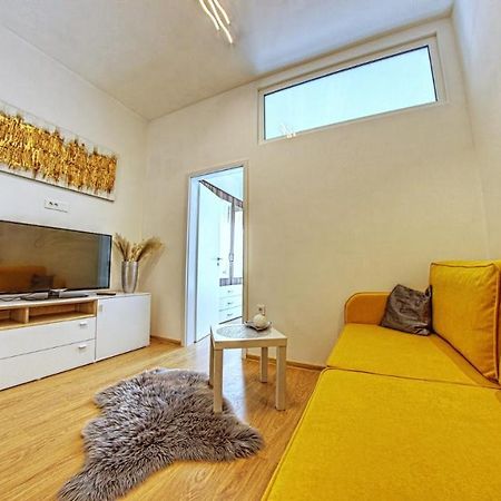 Caligula City Center Apartment Пула Екстериор снимка