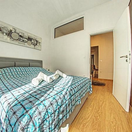 Caligula City Center Apartment Пула Екстериор снимка