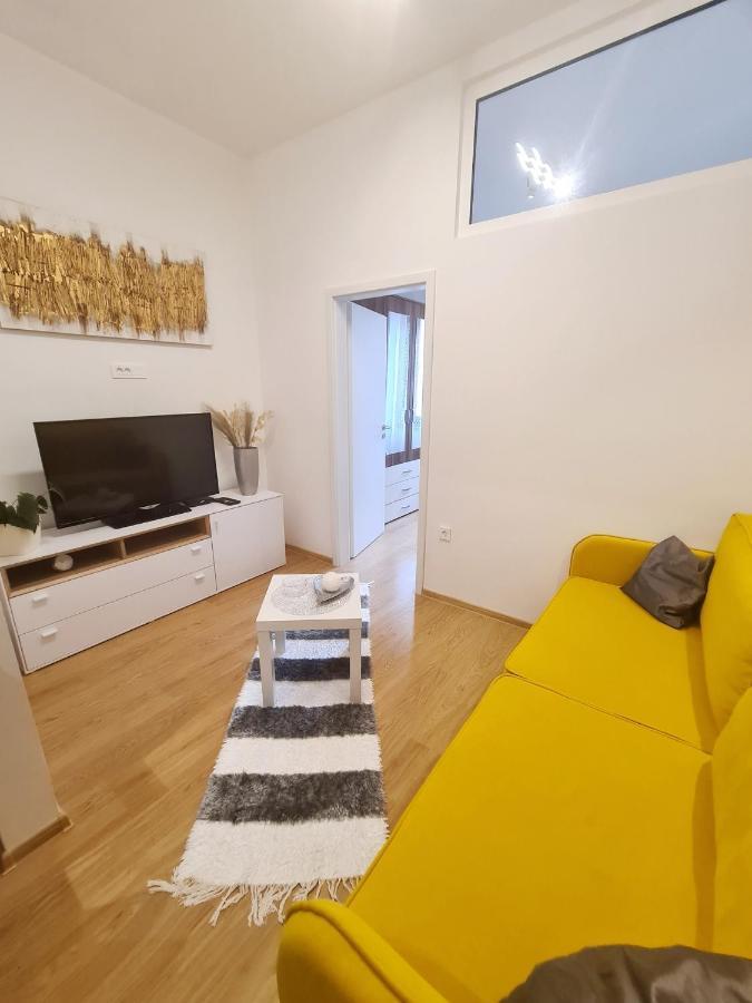 Caligula City Center Apartment Пула Екстериор снимка
