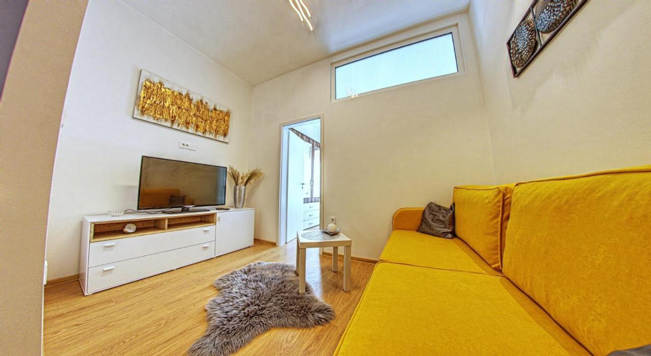 Caligula City Center Apartment Пула Екстериор снимка