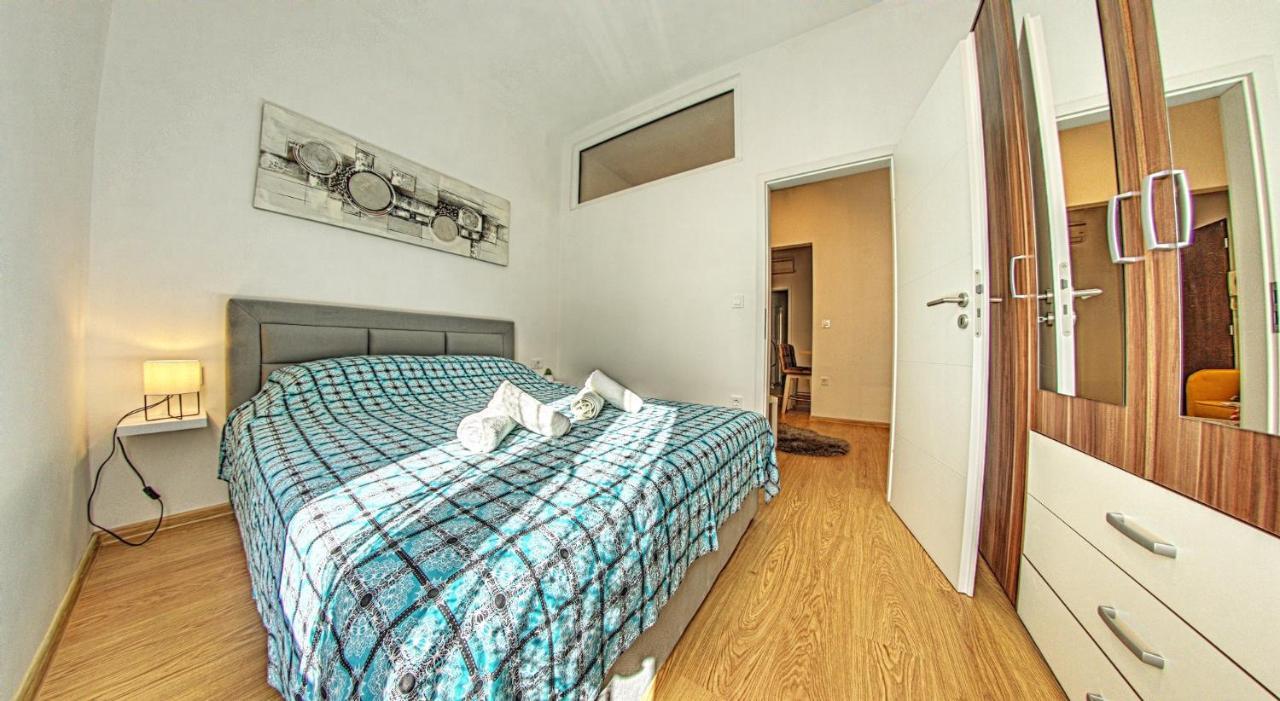 Caligula City Center Apartment Пула Екстериор снимка